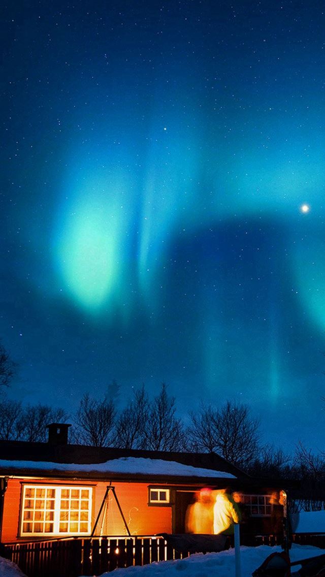640x1136 Aurora Canada House Night Winter Mountain Sky - canada iPhone Wallpaper