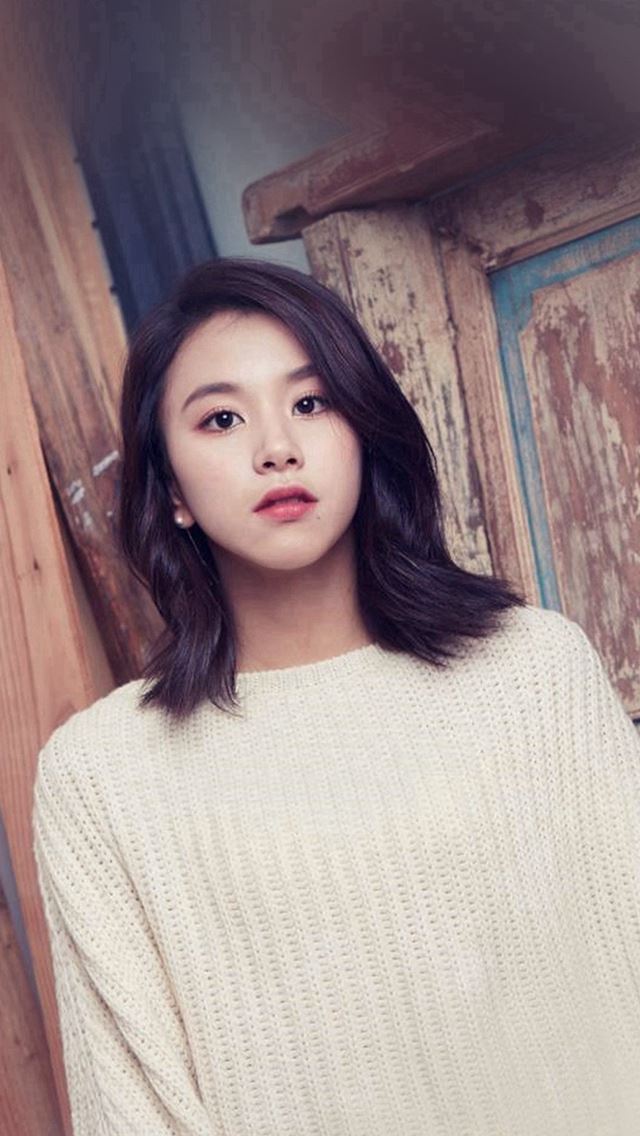 640x1136 Kpop Girl Twice Vintage Wooden Door - vintage iPhone Wallpaper