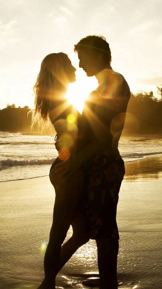 640x1136 Seaside Beach Lovers Sunshine Romantic - romantic iPhone Wallpaper