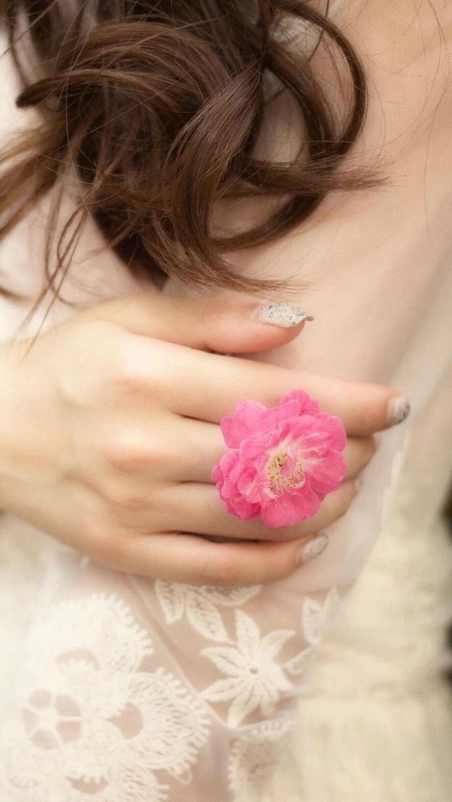 640x1136 Beauty White Yarn Pure Elegant Flower Ring - ring iPhone Wallpaper