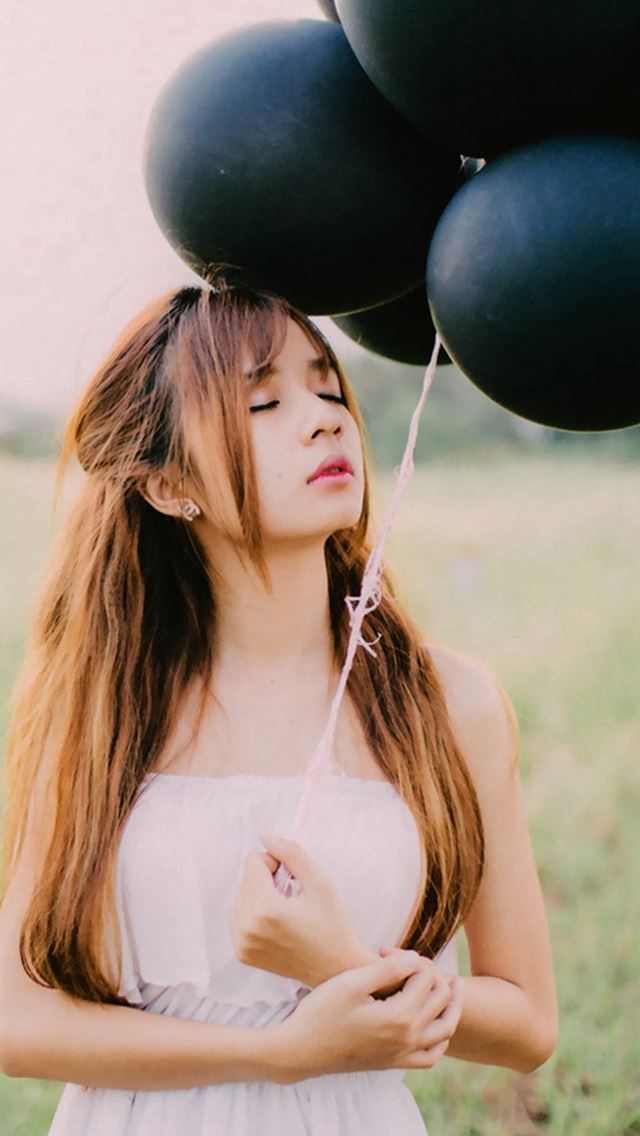 640x1136 Black Balloons And Pretty Girls - naive iPhone Wallpaper