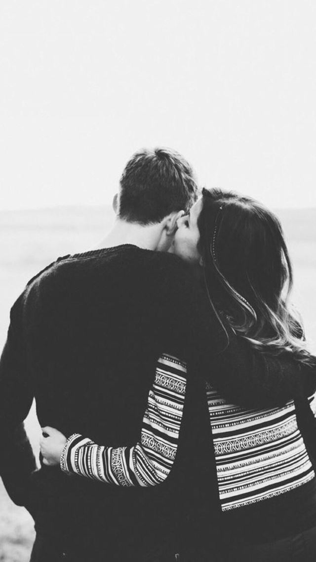 640x1136 Nature Lovers Couple Romantic Having Hug - romantic iPhone Wallpaper