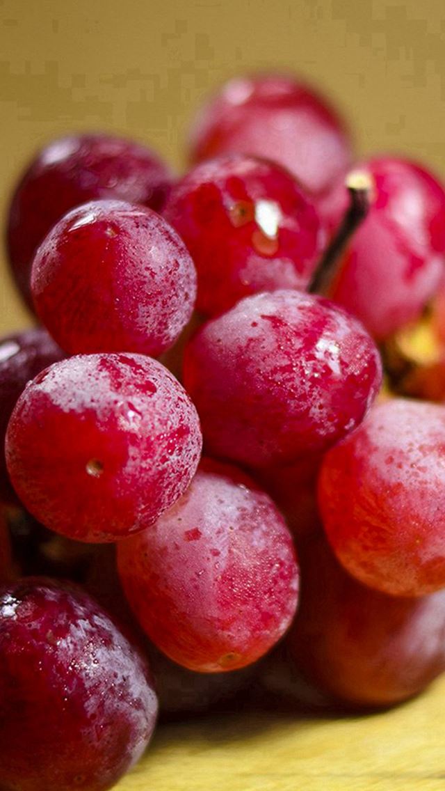 640x1136 Fresh Grape Fruit Red Nature Bunch - macro iPhone Wallpaper