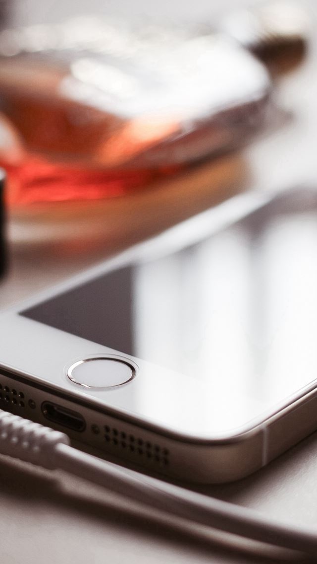 640x1136 Apple Iphone Camera Wire - camera iPhone Wallpaper