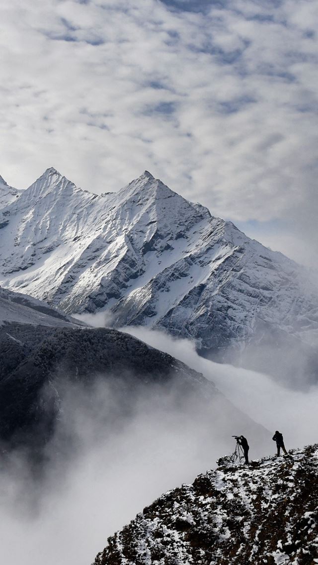 640x1136 Nepal Earthquake Spark Avalanche Mountain - avalanche iPhone Wallpaper