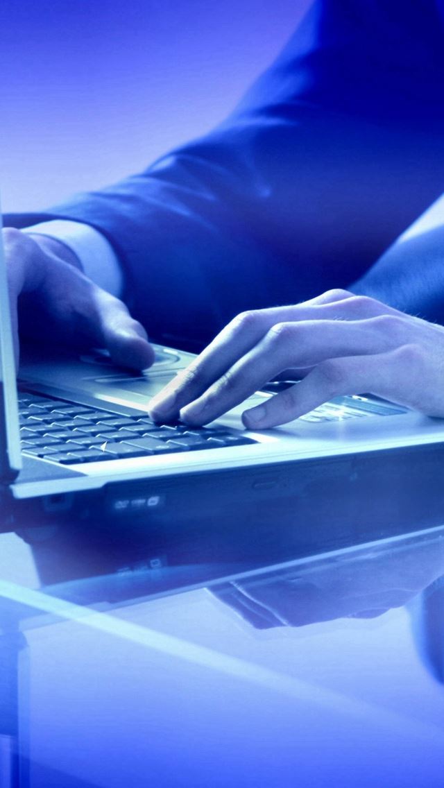 640x1136 Businessman Hands Keyboard Laptop - keyboard iPhone Wallpaper
