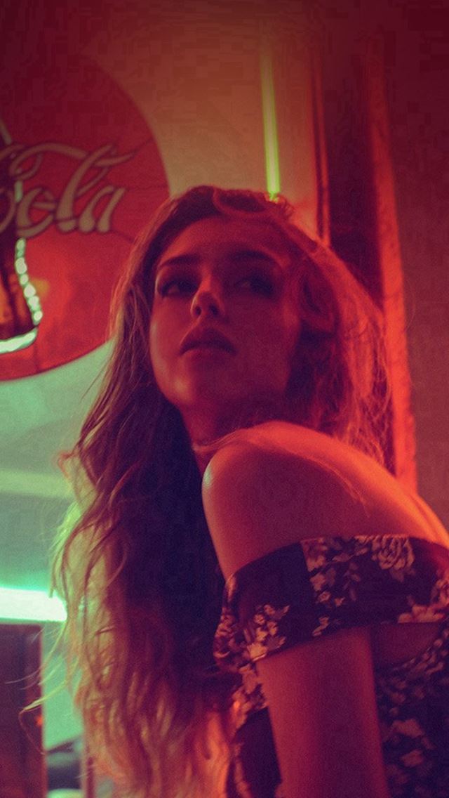 640x1136 Girl Red Hot Blonde Model Night - sweet iPhone Wallpaper