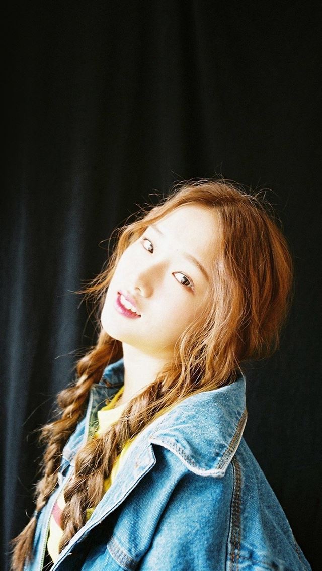 640x1136 Cute Kriesha Chu Dark Kpop - naive iPhone Wallpaper