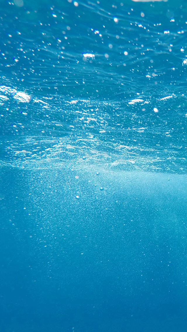 640x1136 Clear Underwater Bubbles - underwater iPhone Wallpaper