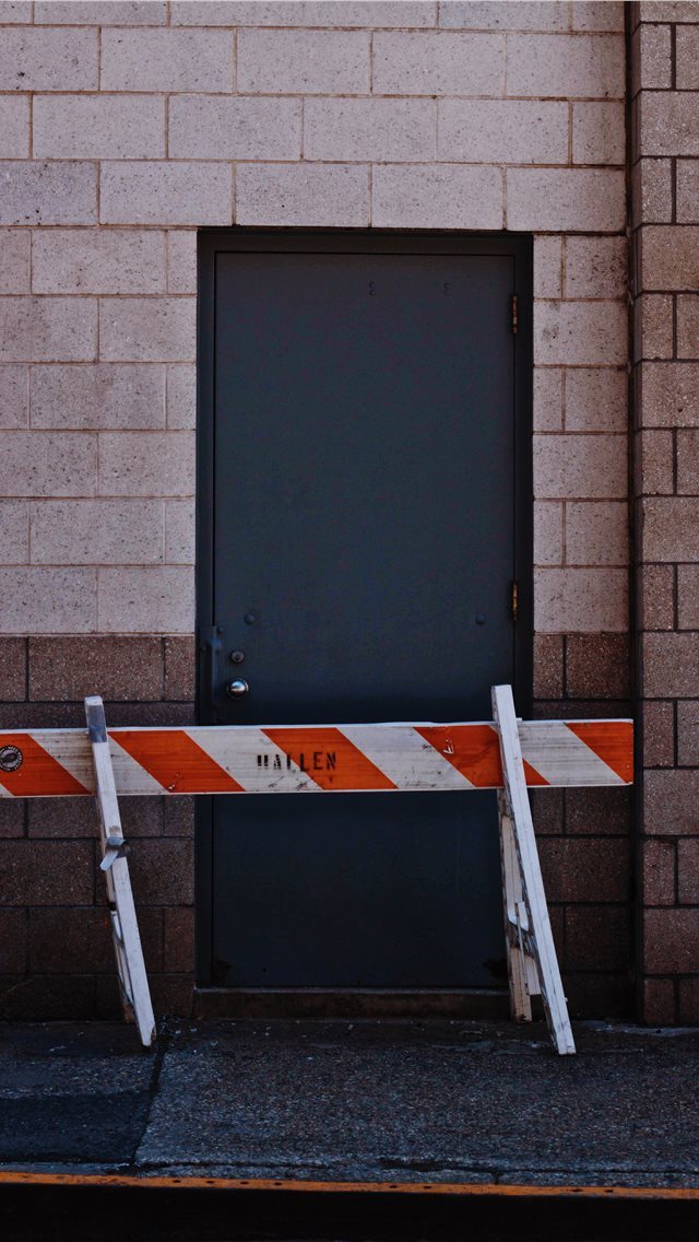 640x1136 Look Closer - door iPhone Wallpaper