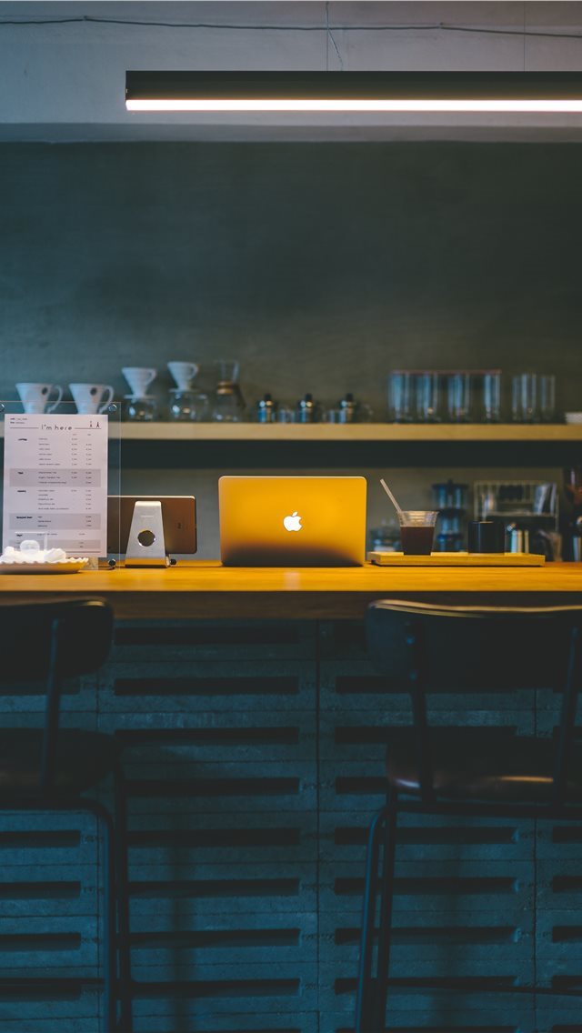 640x1136 Mac in Cafe - laptop iPhone Wallpaper