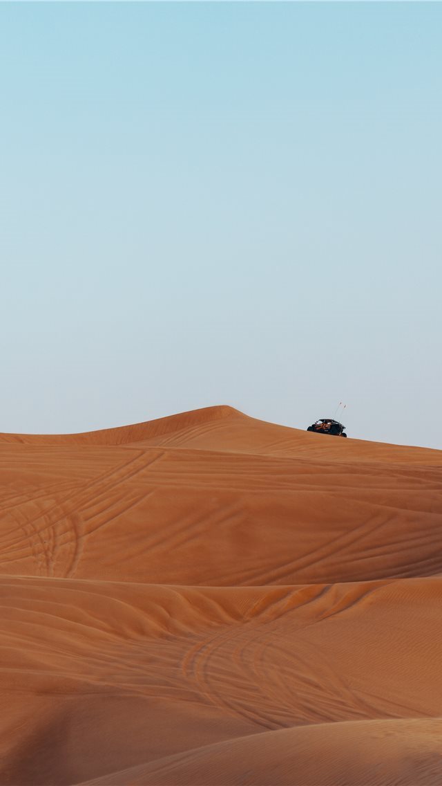 640x1136 Mad Max - track iPhone Wallpaper