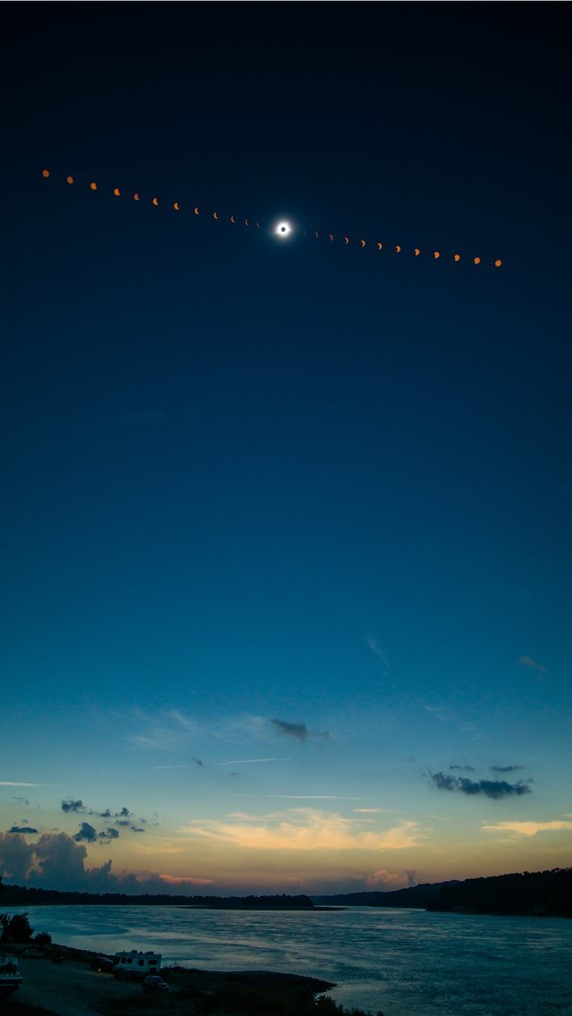 640x1136 Total eclipse over the mighty Mississippi - mississippi iPhone Wallpaper