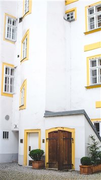 Secret backyards photo walk in Vienna wallpaper