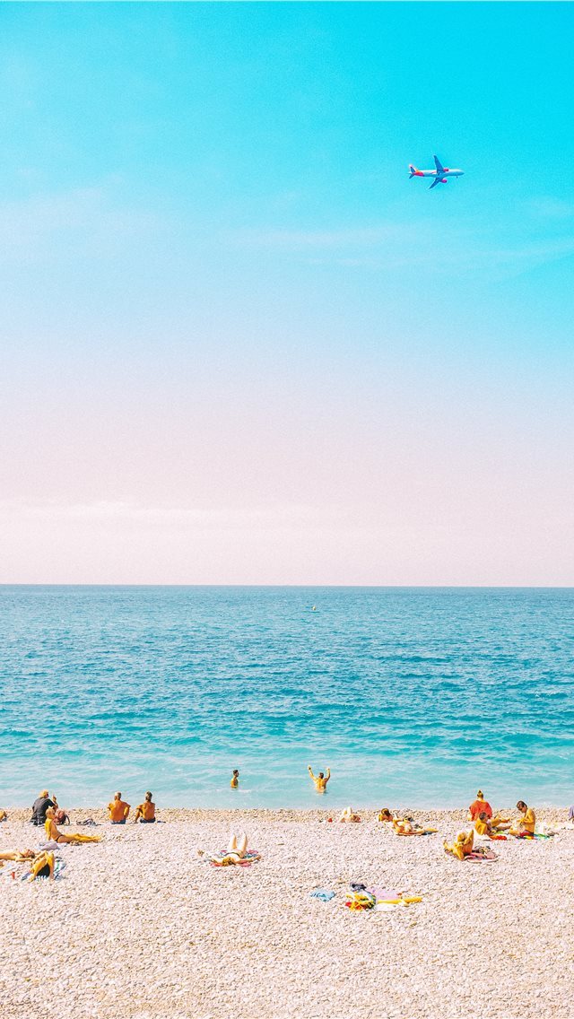 640x1136 Sunbathing in Nice - clear iPhone Wallpaper