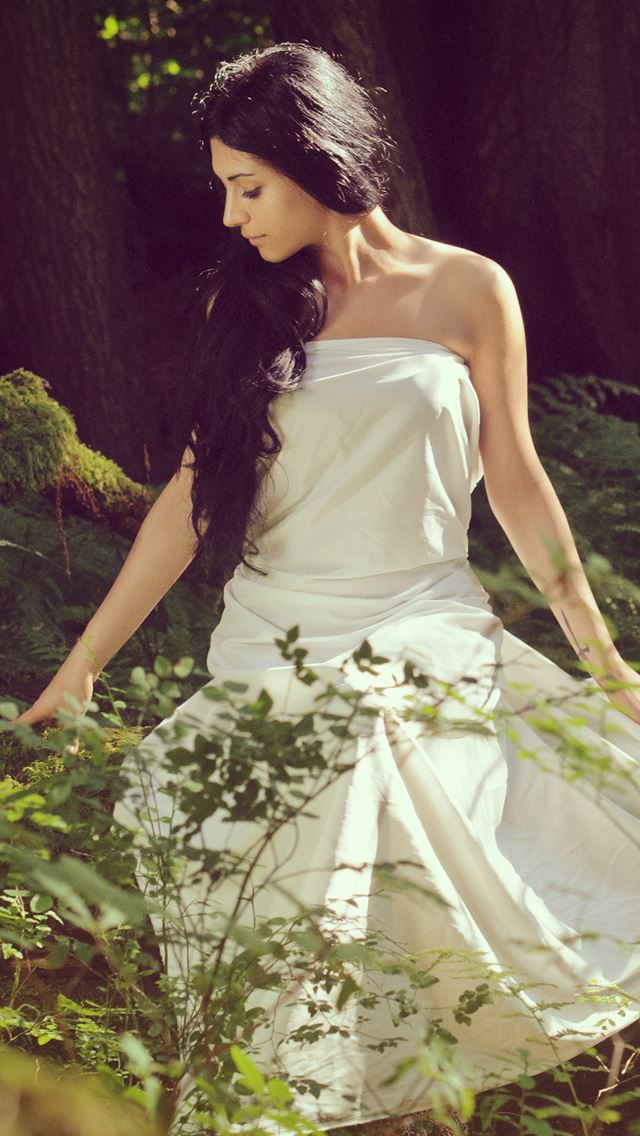 640x1136 Girl in Forest -  iPhone Wallpaper