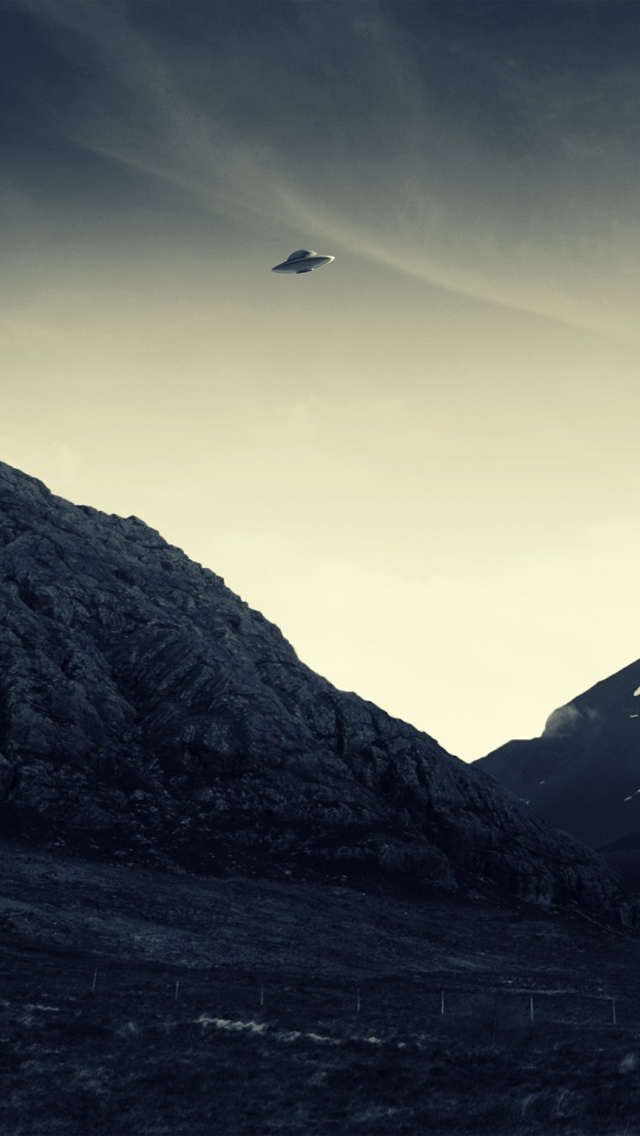 UFO Flying iPhone wallpaper 