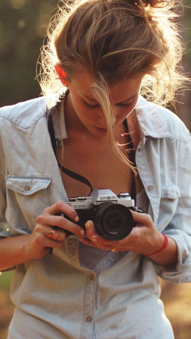 640x1136 Girl Photographers -  iPhone Wallpaper
