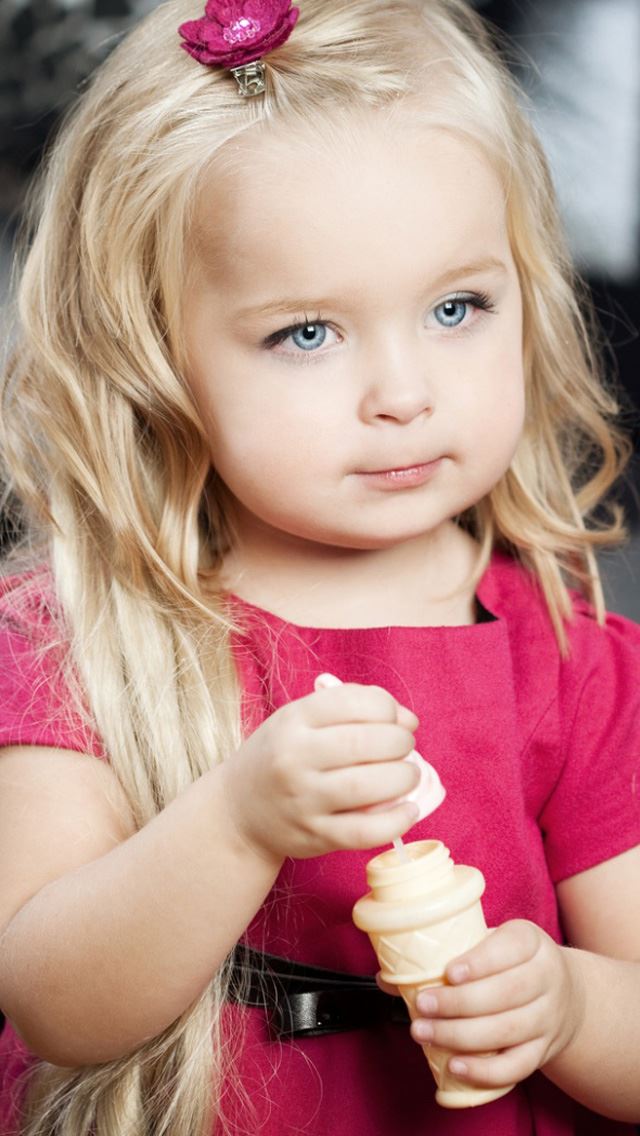 640x1136 Little Girl -  iPhone Wallpaper