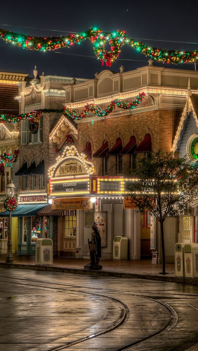 640x1136 Lovely Christmas Street Decoration -  iPhone Wallpaper