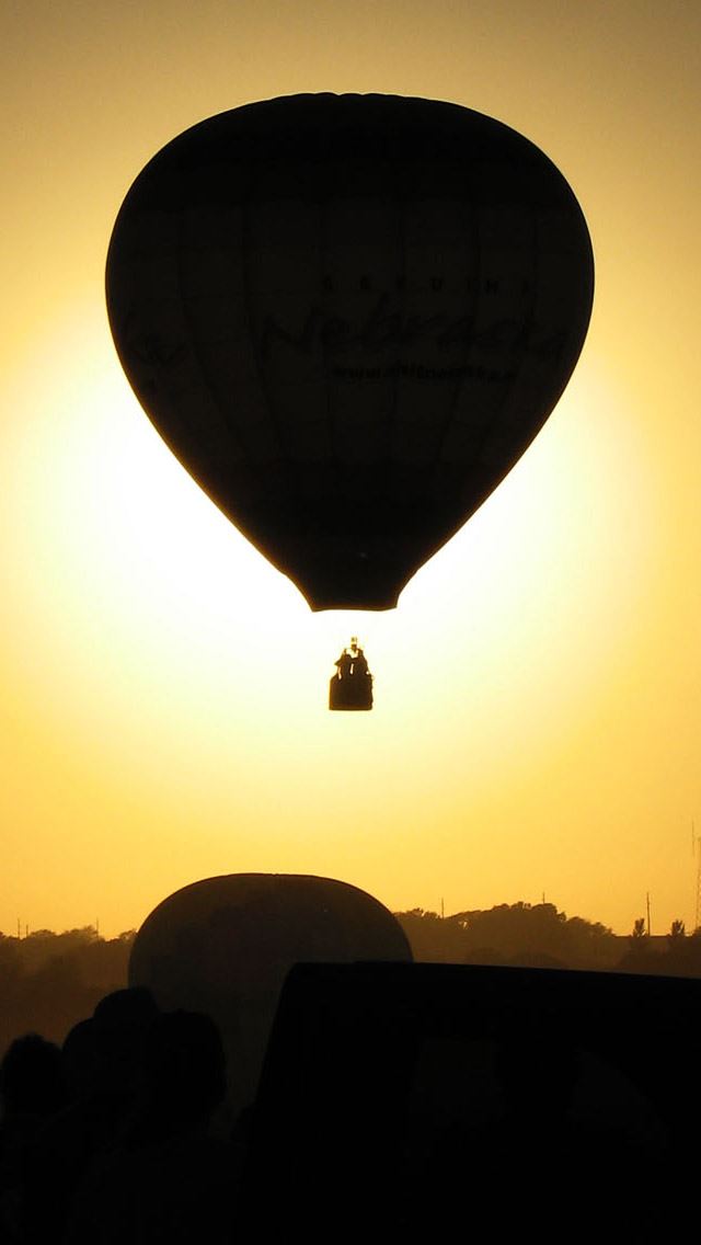 640x1136 Hot air balloon silhouette -  iPhone Wallpaper