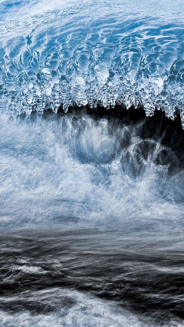 640x1136 Huge Wave -  iPhone Wallpaper