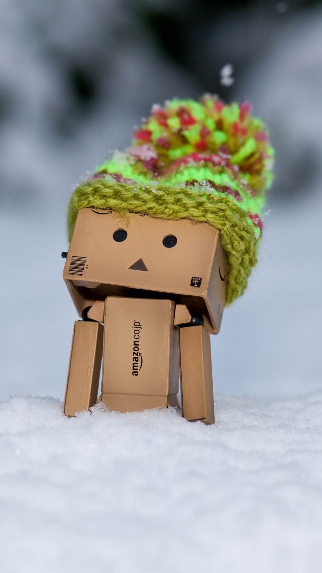 640x1136 Danbo Discovering Snow - danbo iPhone Wallpaper
