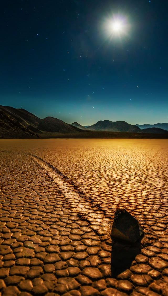 640x1136 Rock In The Desert -  iPhone Wallpaper