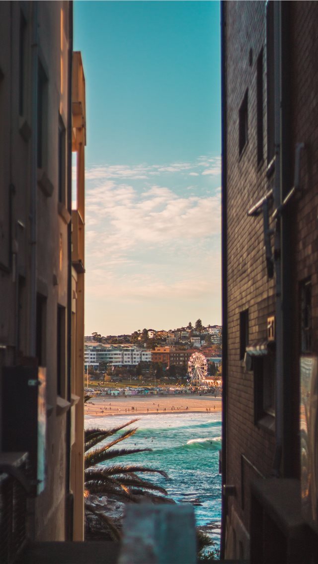 640x1136 Bondi beach between two houses - bondi beach iPhone Wallpaper