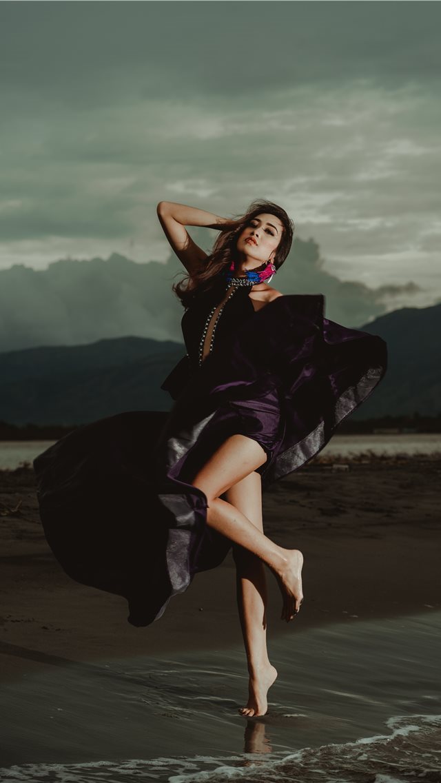 640x1136 POSE - portrait iPhone Wallpaper