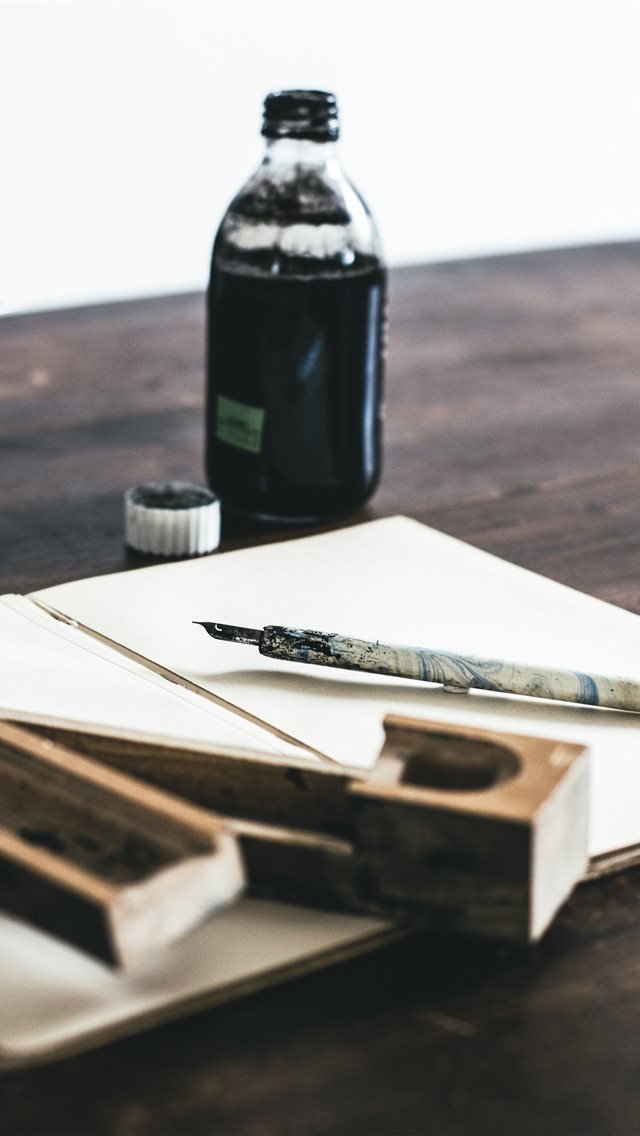 640x1136 Pen notebook - table iPhone Wallpaper
