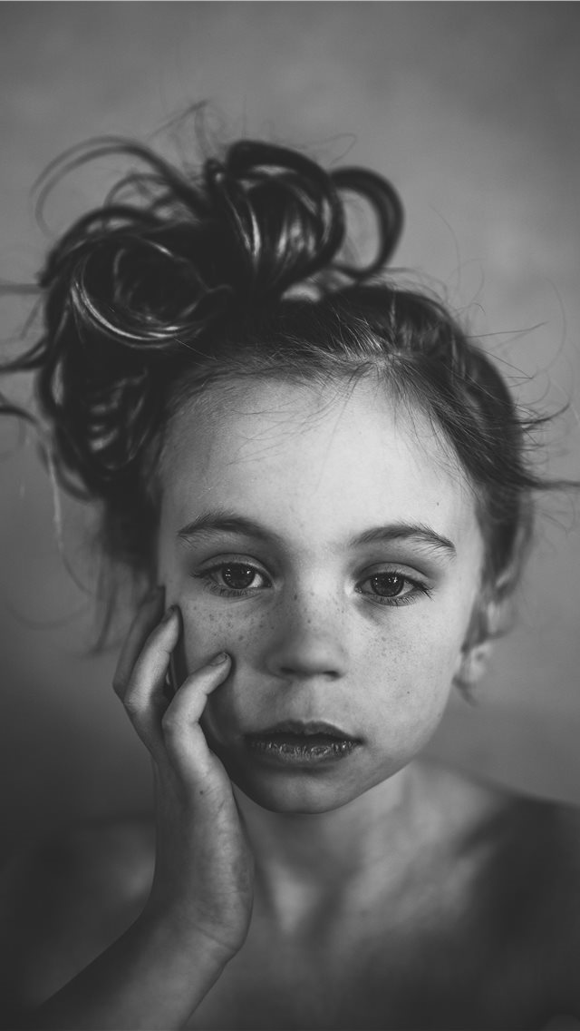 640x1136 Portrait of my daughter - black and white iPhone Wallpaper