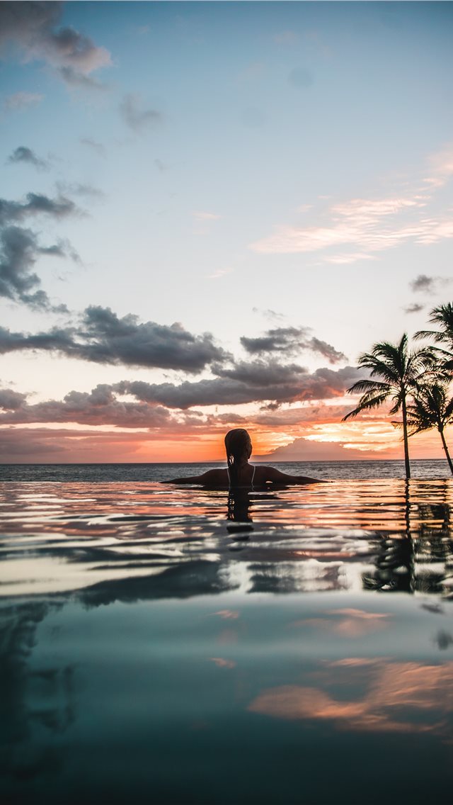 640x1136 Poolside Summer - maui iPhone Wallpaper