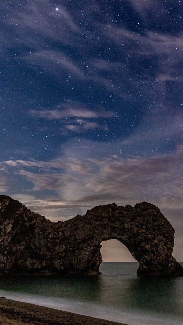 640x1136 Durdle door under the milky way - wallpaper iPhone Wallpaper