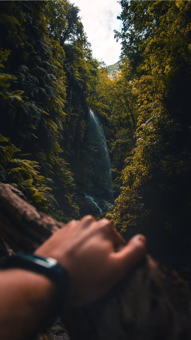 640x1136 Explore - hand iPhone Wallpaper