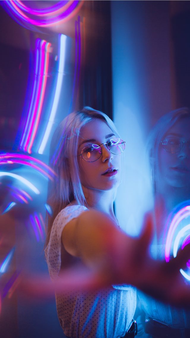 640x1136 Welcome to the game - girl iPhone Wallpaper