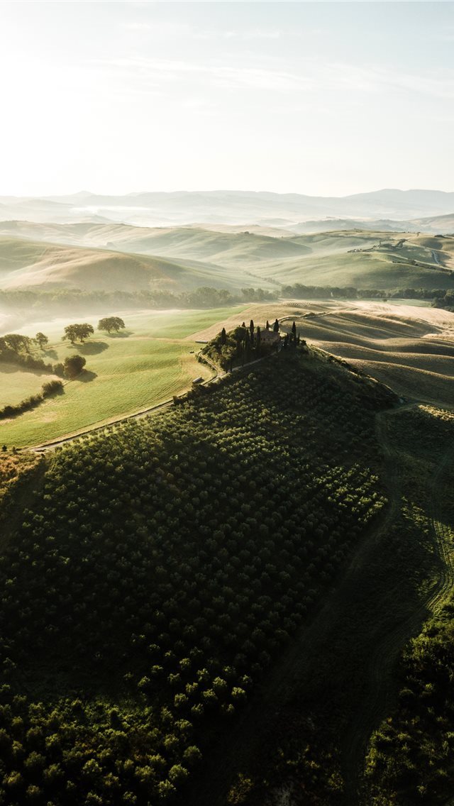 640x1136 Early morning in Tuscany - hill iPhone Wallpaper