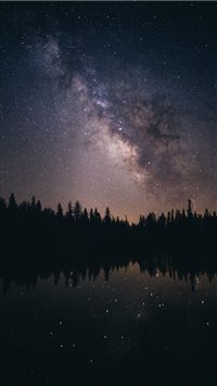 Milky way over lassen national park wallpaper