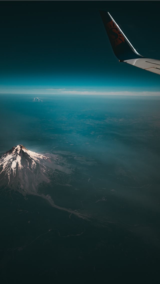 640x1136 Flying high - wing iPhone Wallpaper