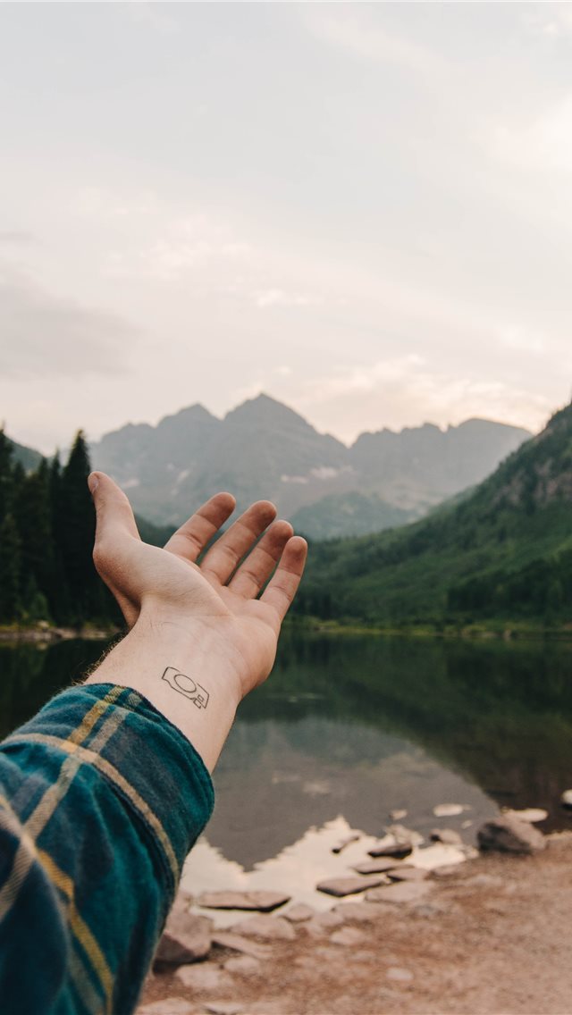 640x1136 Tattoo Reflection - hand iPhone Wallpaper