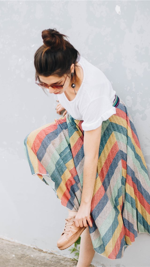 640x1136 Girl in rainbow skirt - glitter iPhone Wallpaper