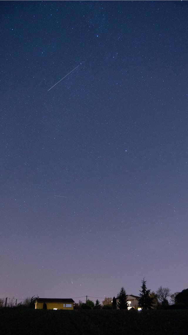 640x1136 France - building iPhone Wallpaper