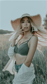 Lost in the sun wallpaper