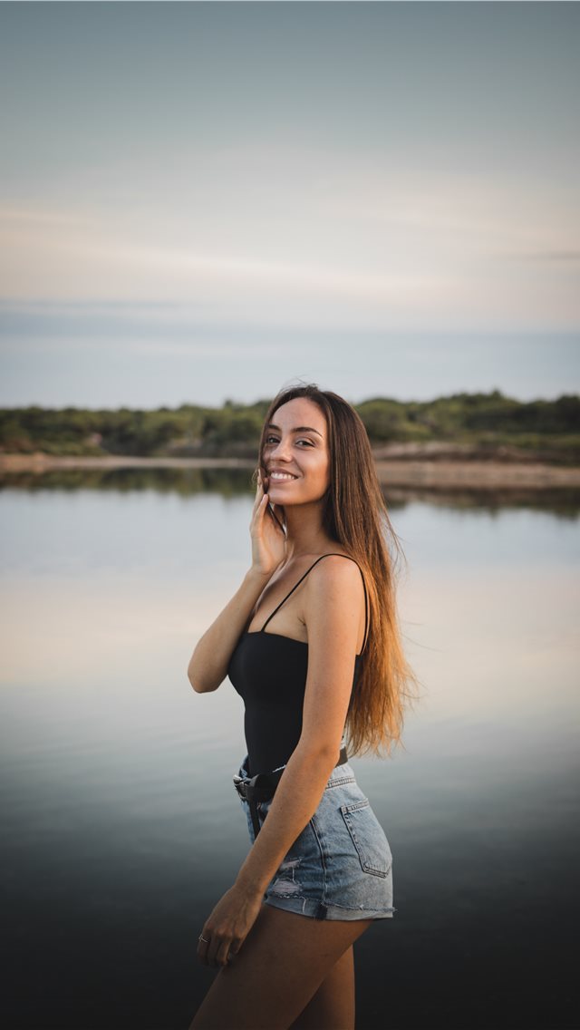 640x1136 M A R I N E - girl iPhone Wallpaper