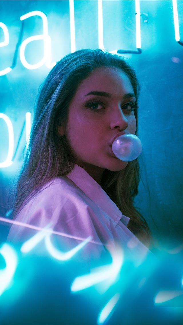 640x1136 Ana - make up iPhone Wallpaper