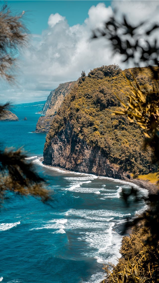 640x1136 A hike in Hawaii - cliff iPhone Wallpaper