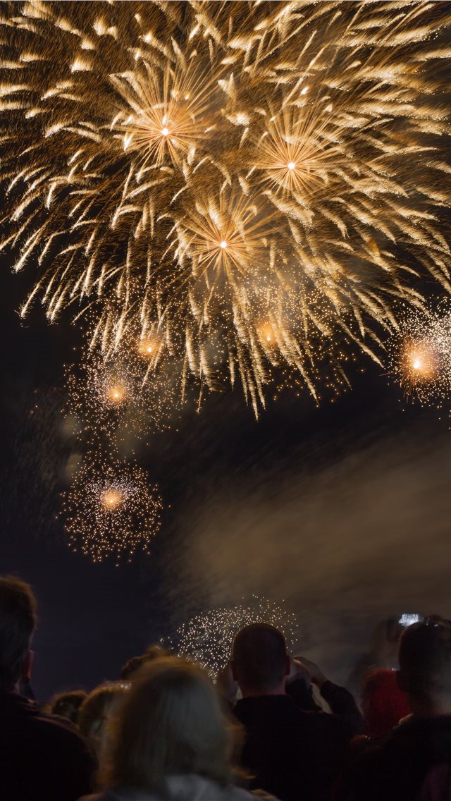 640x1136 Fire in the sky - crowd iPhone Wallpaper