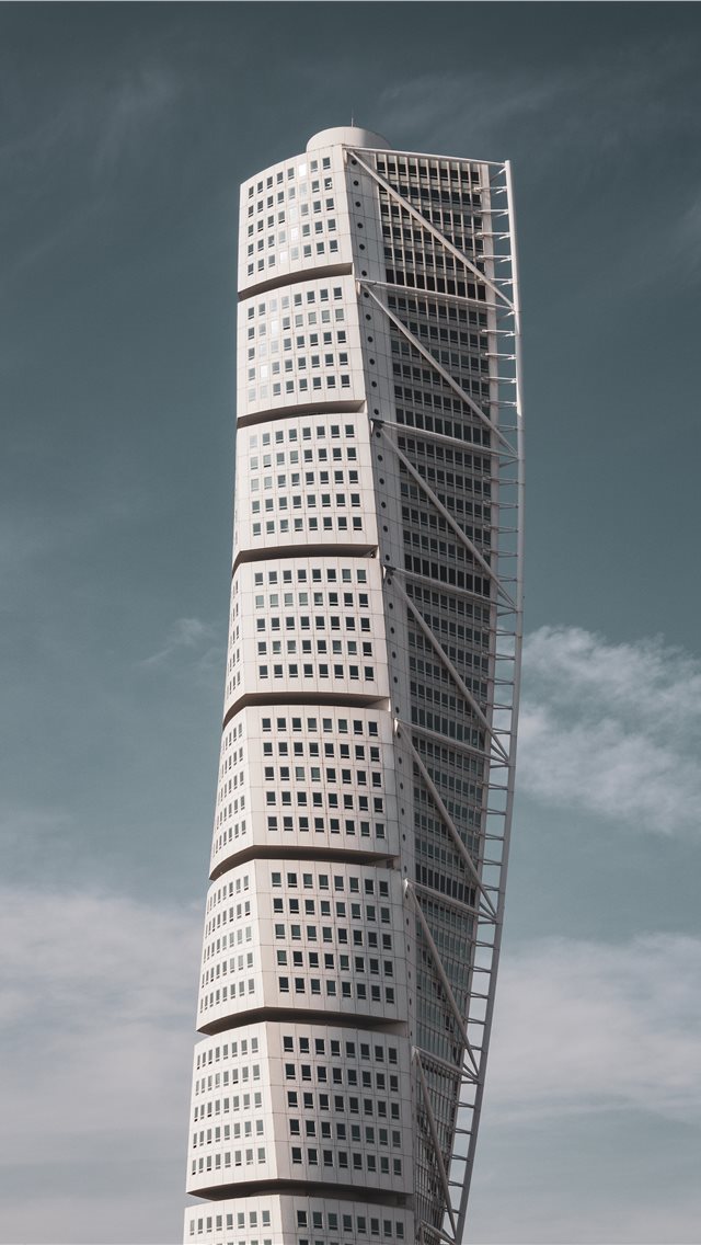 640x1136 Turning Torso - building iPhone Wallpaper
