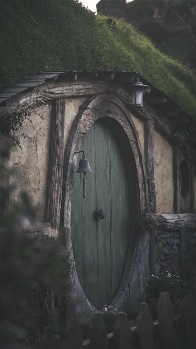 640x1136 Hobbit Hole - house iPhone Wallpaper