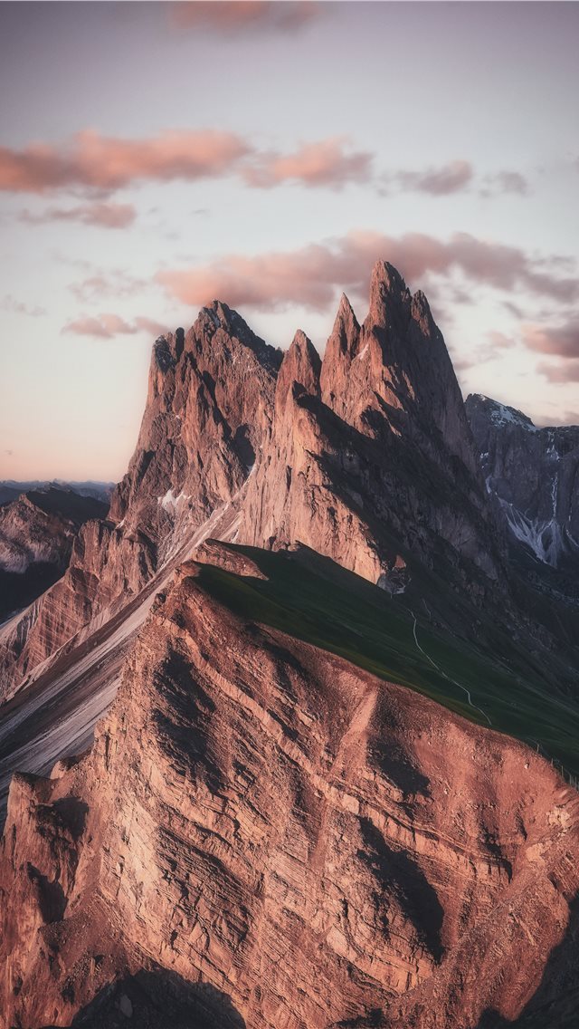 640x1136 Red Seceda - peak iPhone Wallpaper